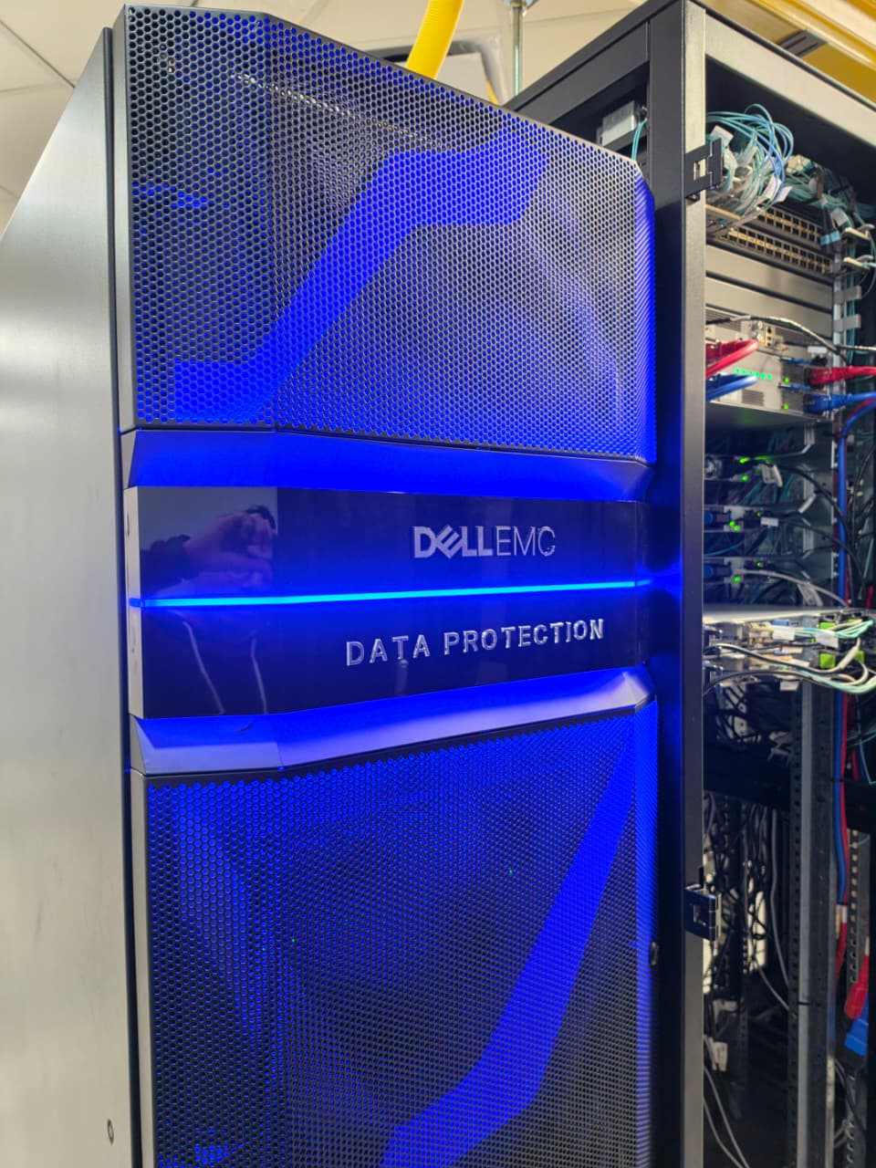 Equipamiento de protección de datos instalado en rack de datacenter